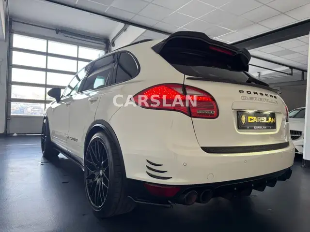 Porsche Cayenne view 13