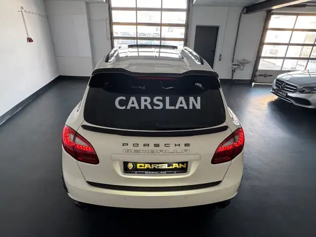 Porsche Cayenne view 14