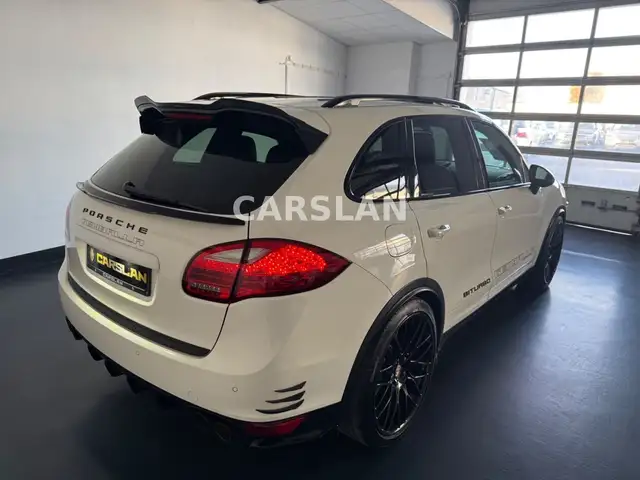 Porsche Cayenne view 12