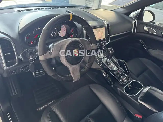 Porsche Cayenne view 22