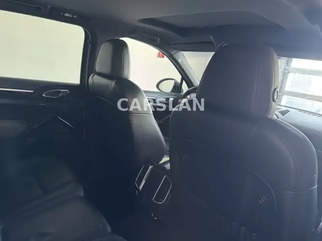 Porsche Cayenne view 25