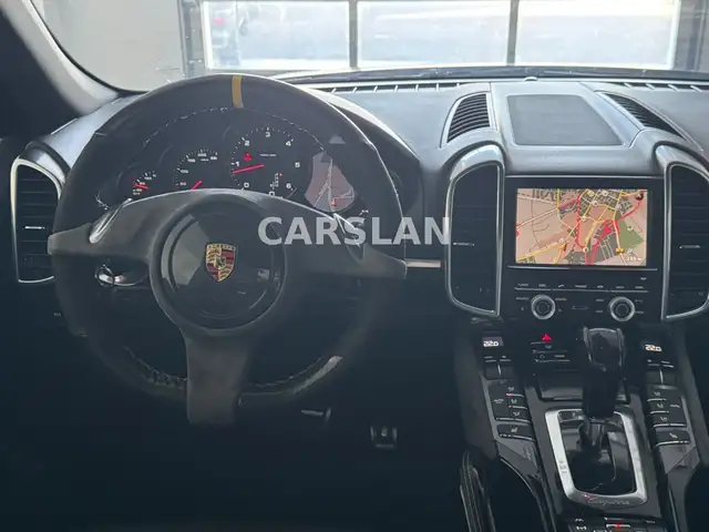 Porsche Cayenne view 27