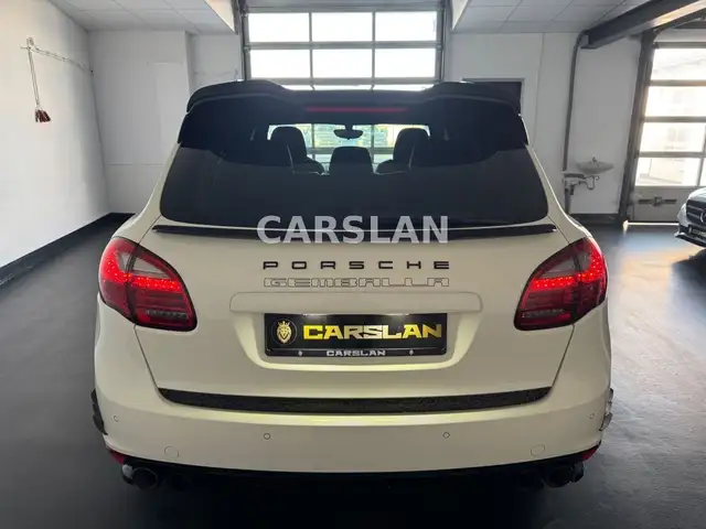 Porsche Cayenne view 11