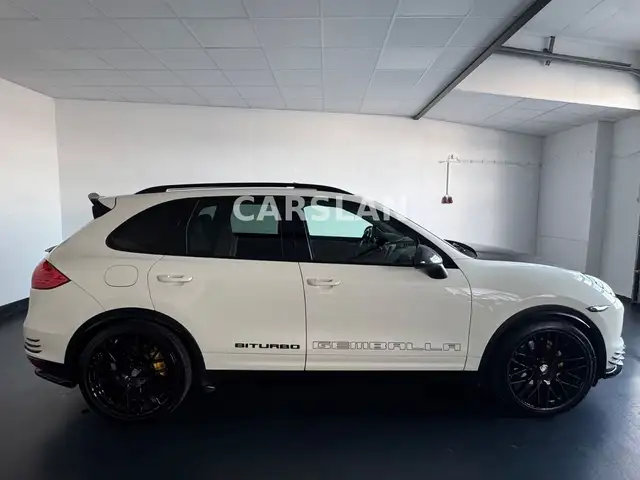 Porsche Cayenne view 8
