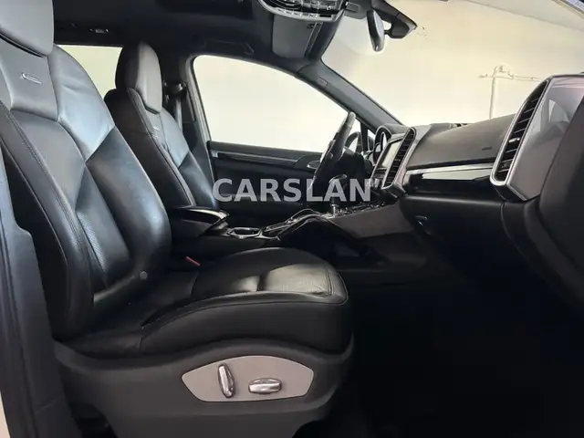 Porsche Cayenne view 23
