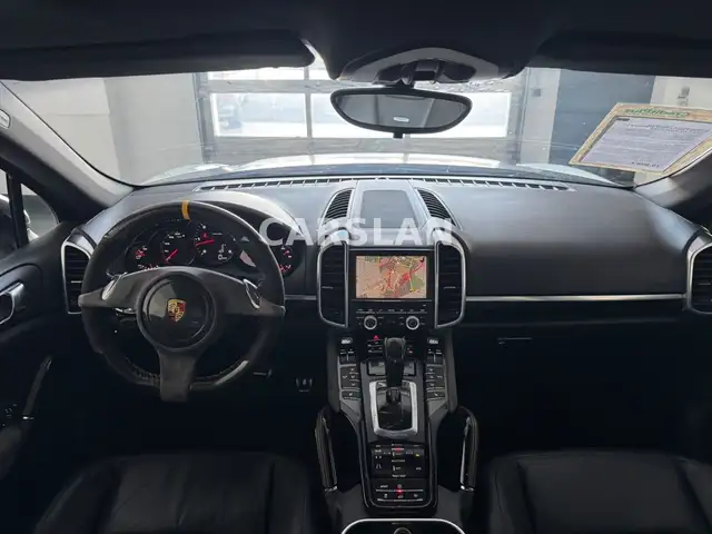 Porsche Cayenne view 26