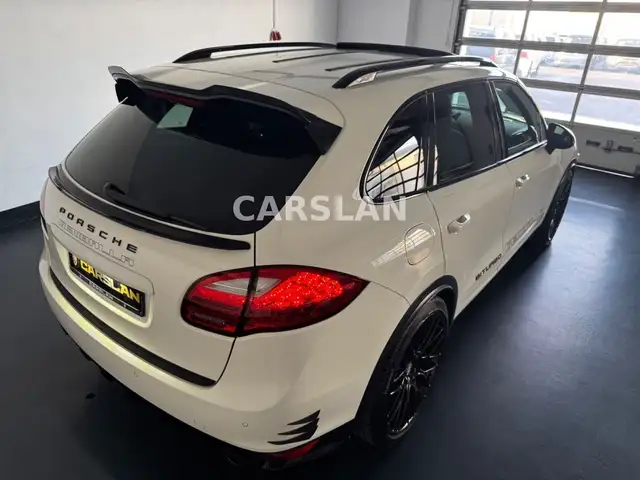 Porsche Cayenne view 16
