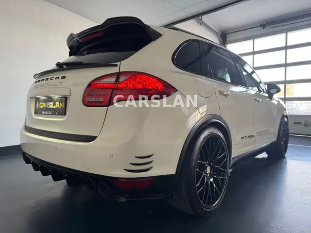 Porsche Cayenne view 15