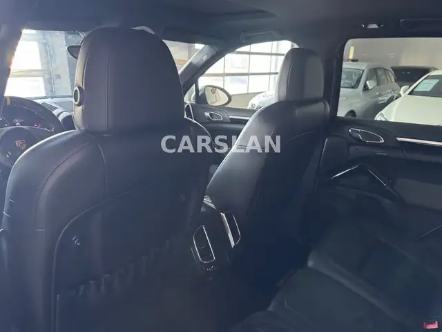 Porsche Cayenne view 28