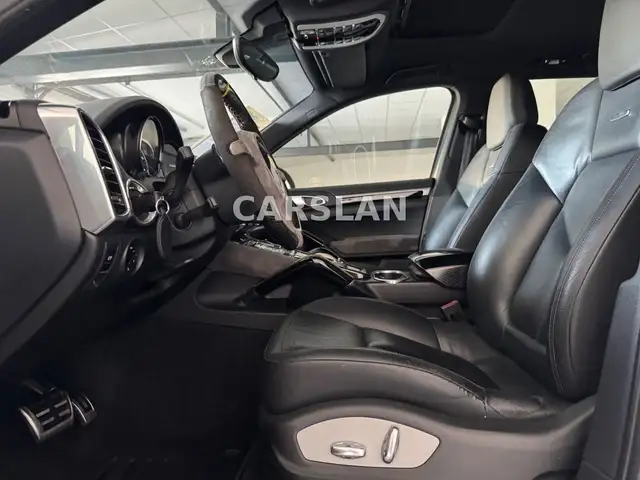 Porsche Cayenne view 21