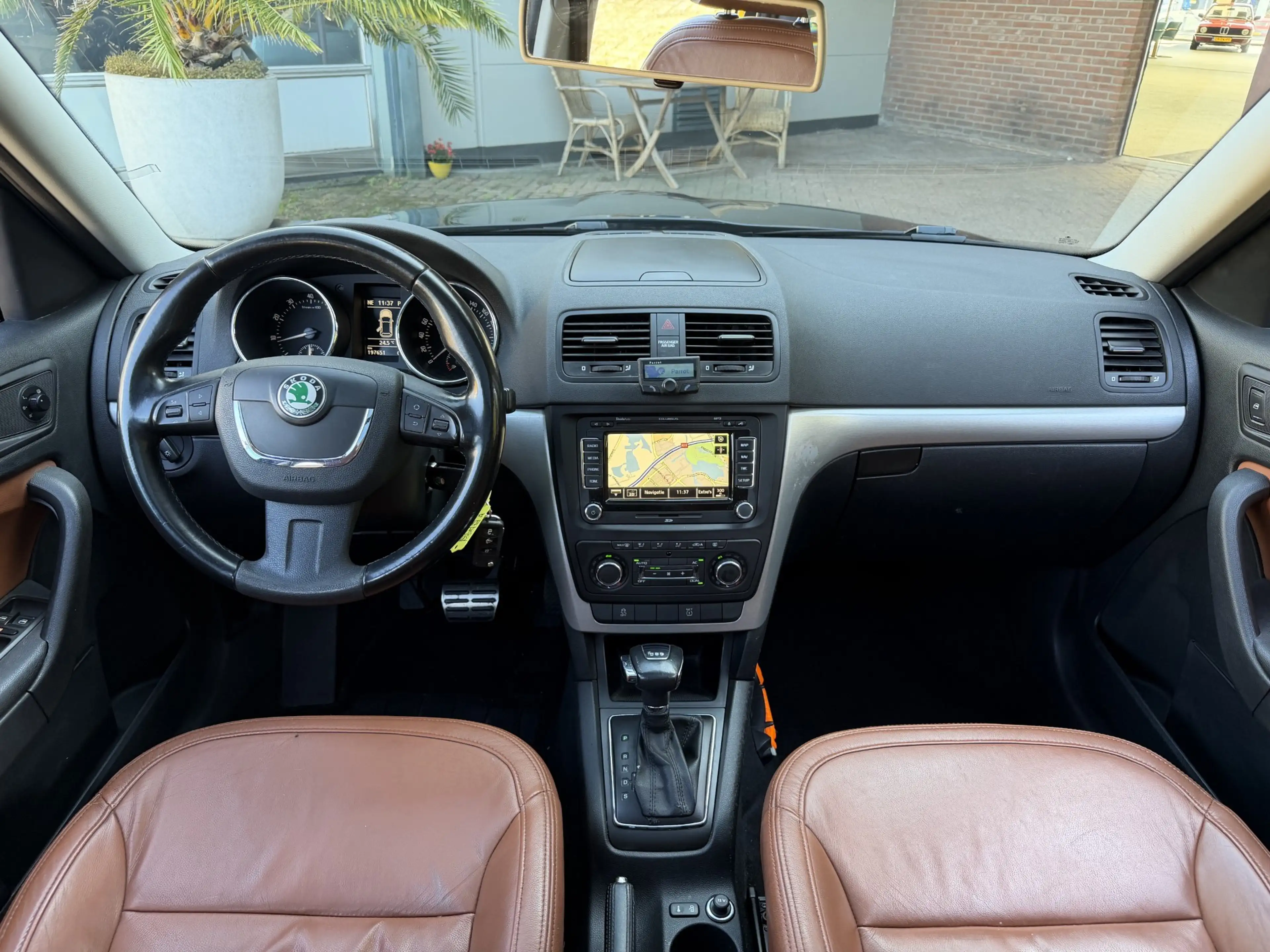 Skoda Yeti 1.2 TSI Elegance Automaat/leder/Schuifdak — photo 2