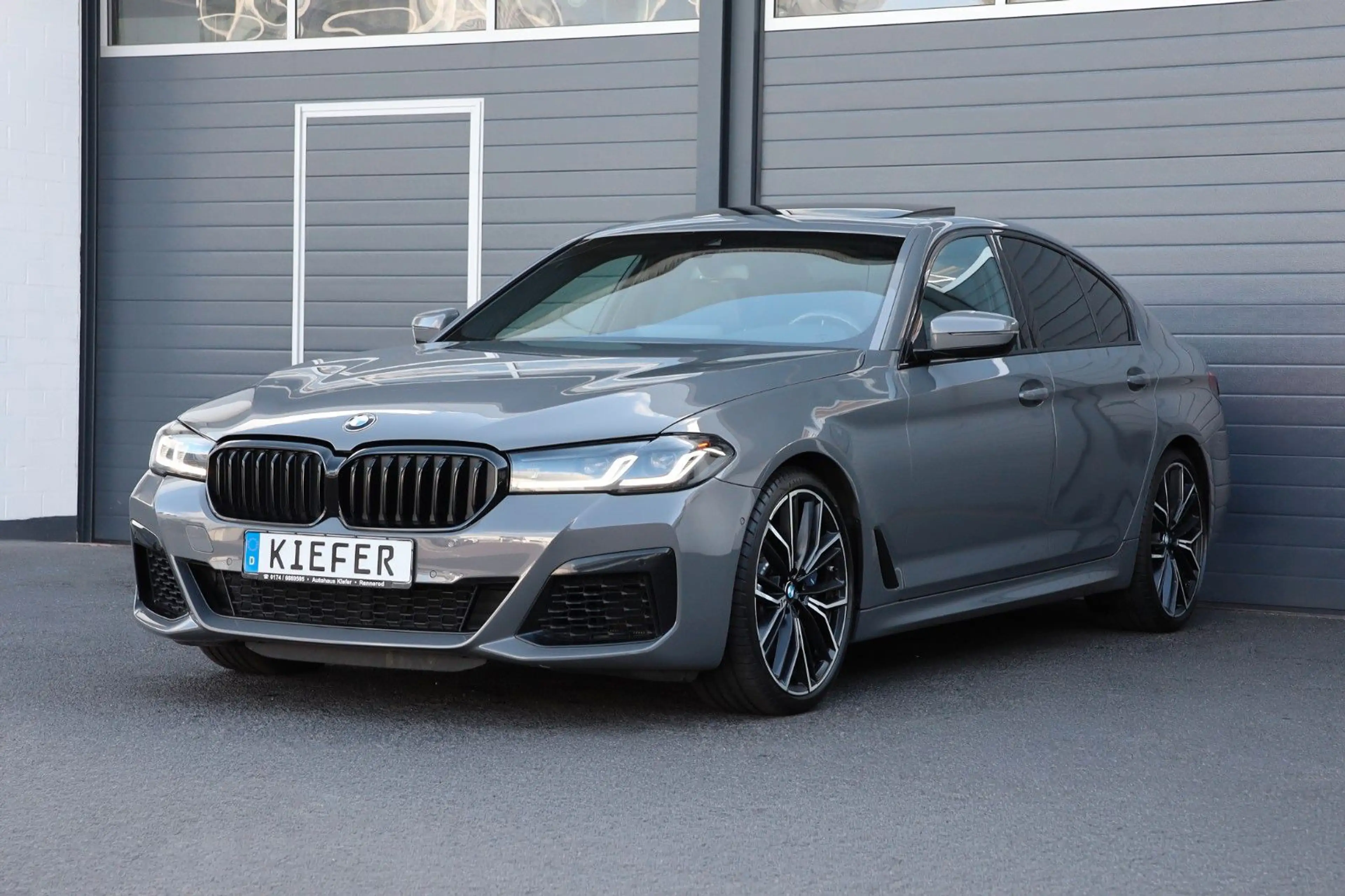 BMW 550 i xDrive/H&K/SHZ/SBL/CarPlay/TOTW/KAMERA/R20 — photo 4