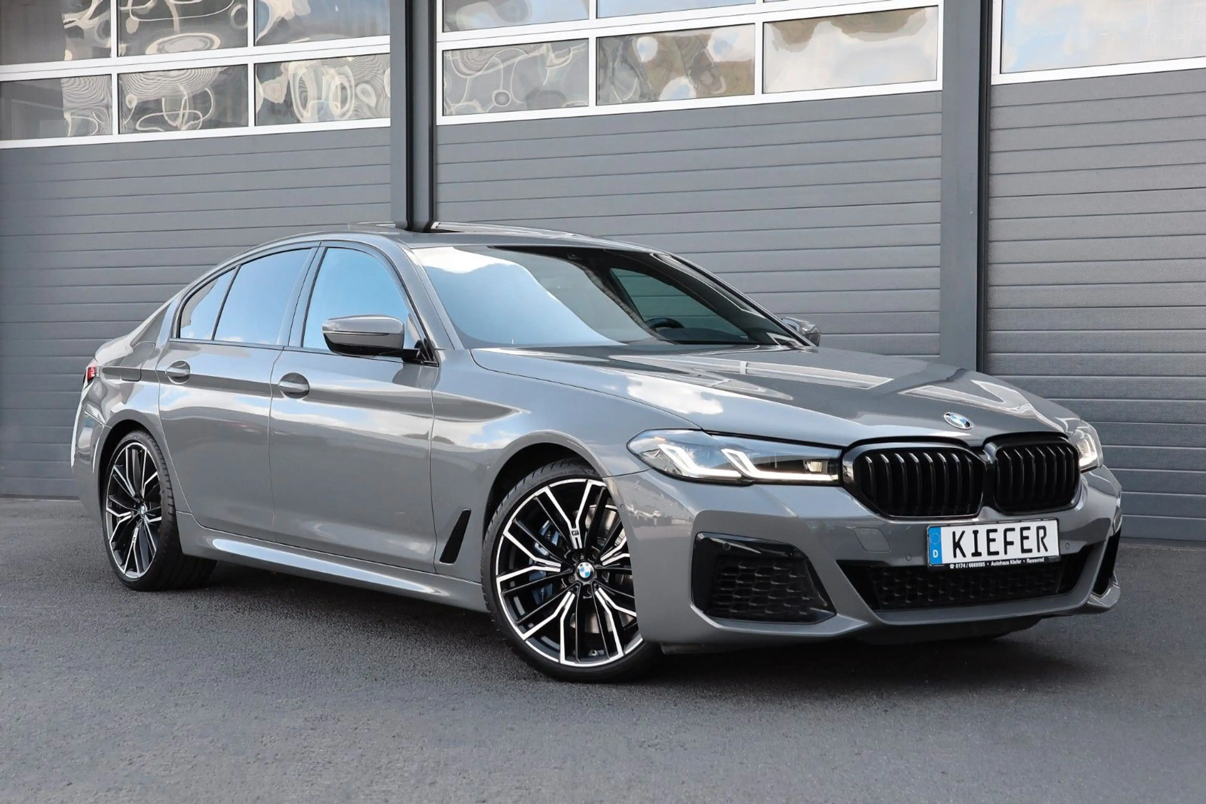 BMW 550 i xDrive/H&K/SHZ/SBL/CarPlay/TOTW/KAMERA/R20