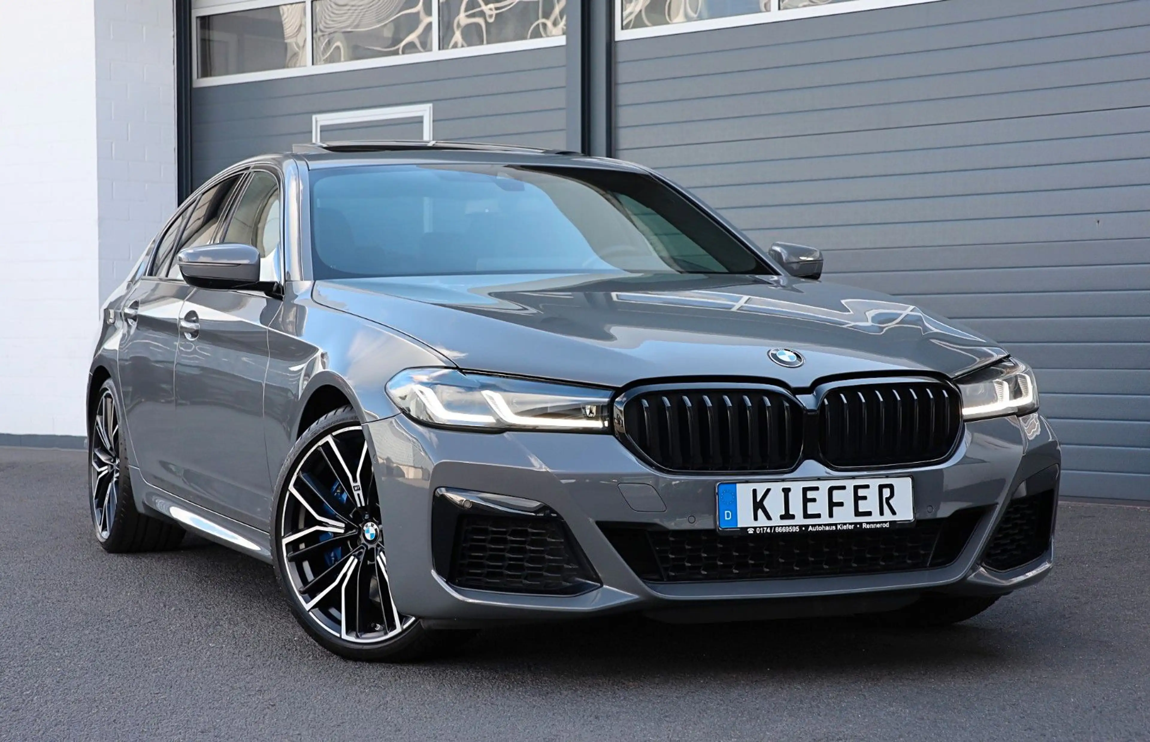 BMW 550 i xDrive/H&K/SHZ/SBL/CarPlay/TOTW/KAMERA/R20 — photo 2