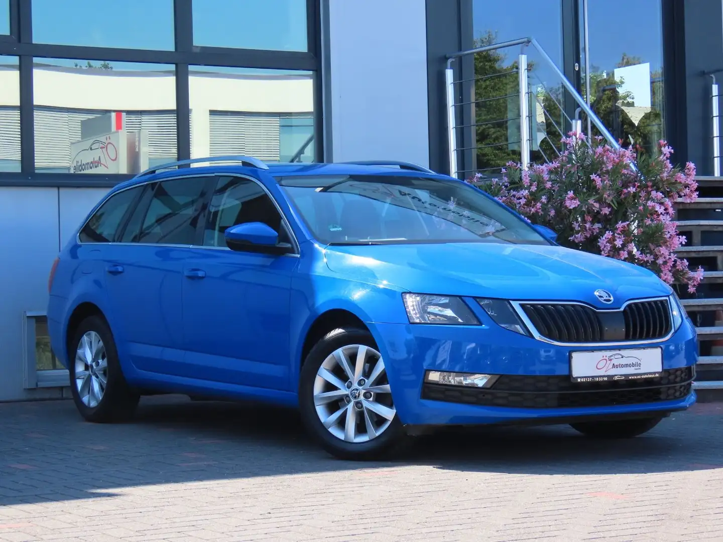 Skoda Octavia 1.6 TDI Ambition Sitzheizung Navigation Blue - 2