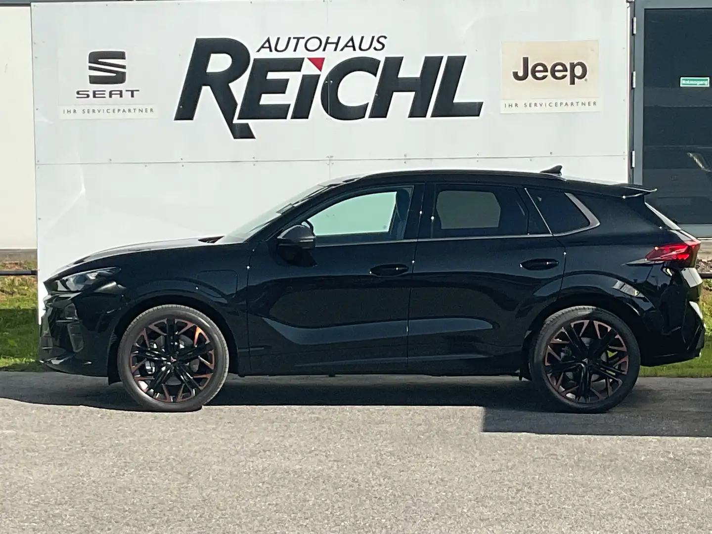 CUPRA Terramar 1,5 e-Hybrid 150 kW Schwarz - 1