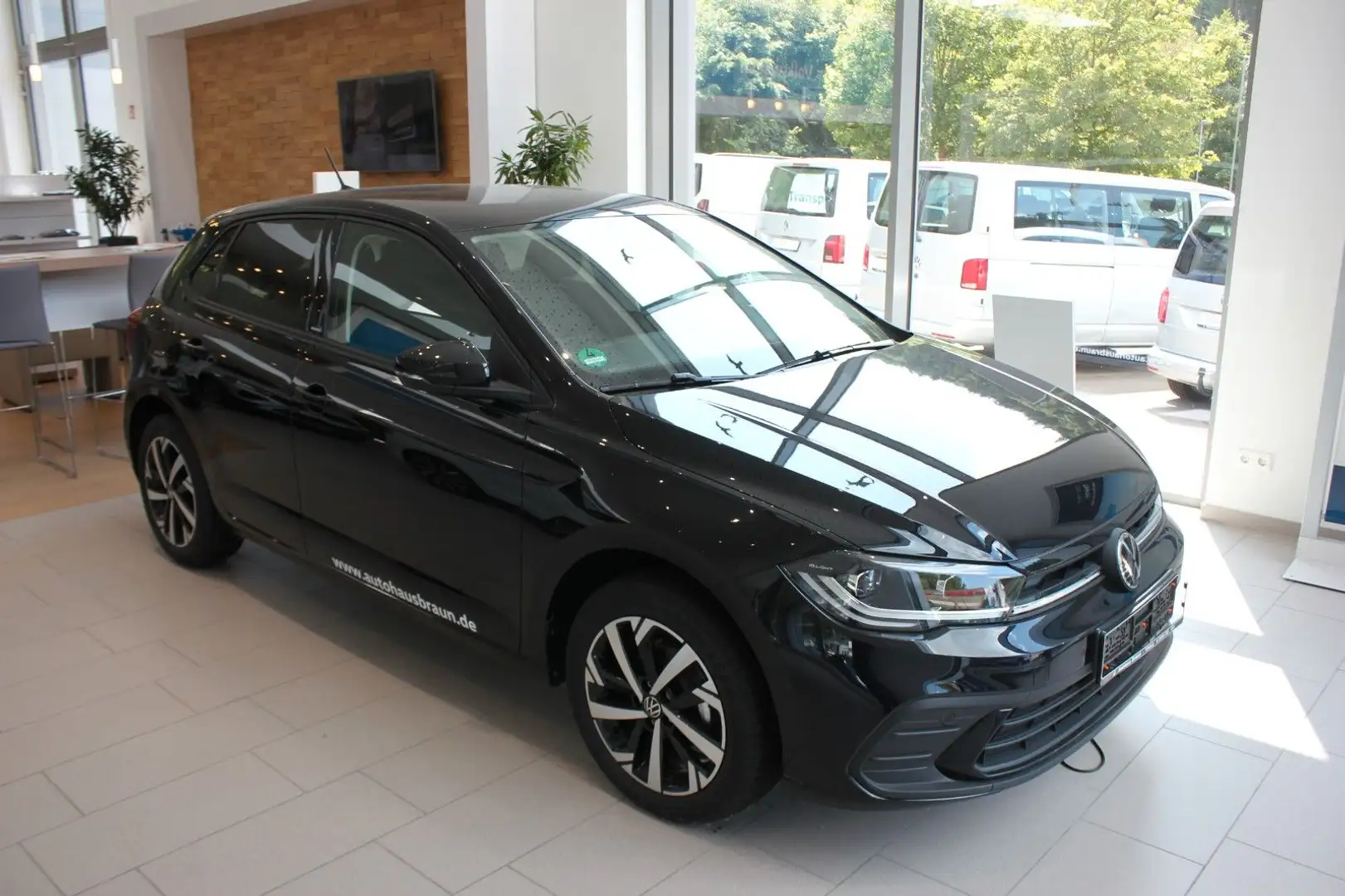 Volkswagen Polo VI Move 1.0 TSI PDC,SHZ,LED,BT Schwarz - 1