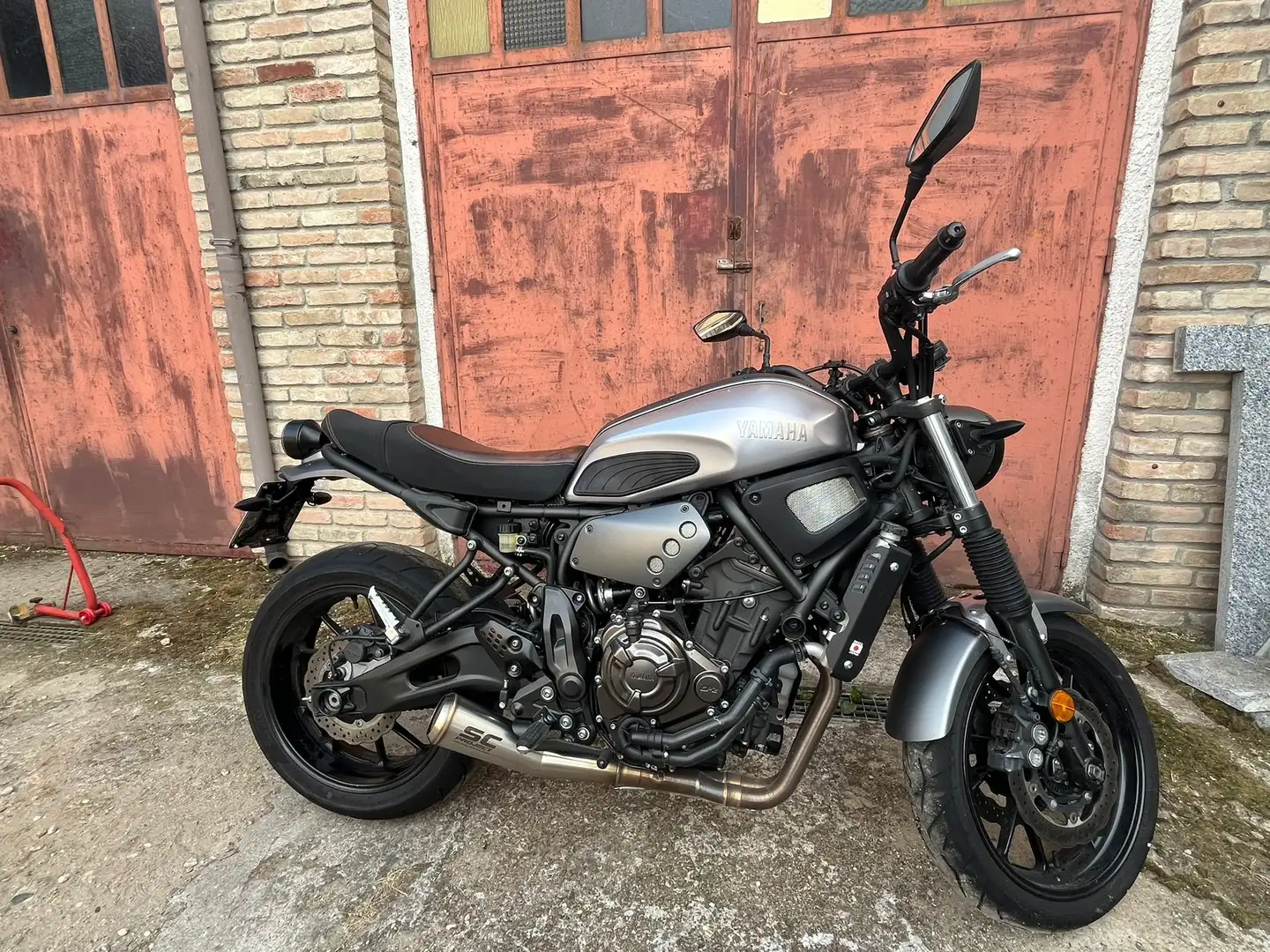 Yamaha XSR 700 Grigio - 2