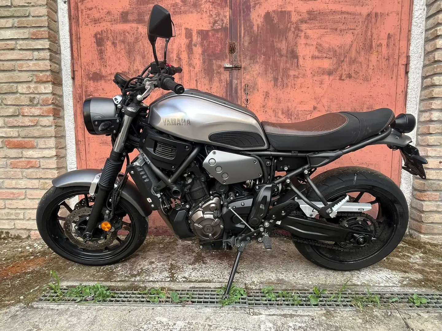 Yamaha XSR 700 Grigio - 1