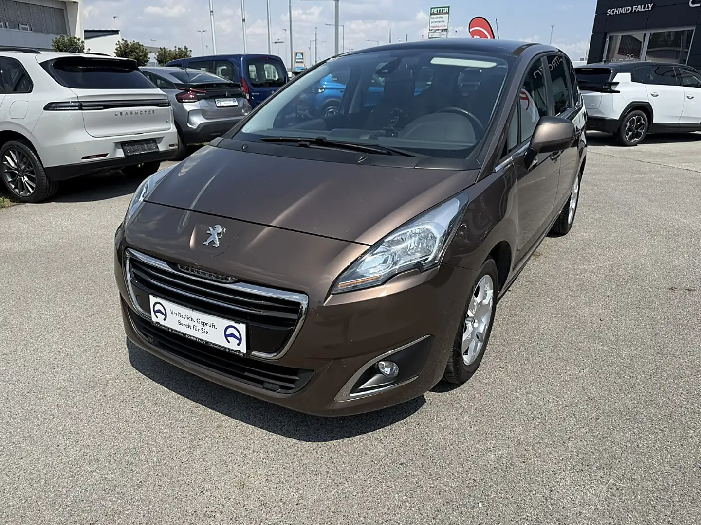 Peugeot 5008 1,6 BlueHDi 120 S&S Business Line Braun - 1