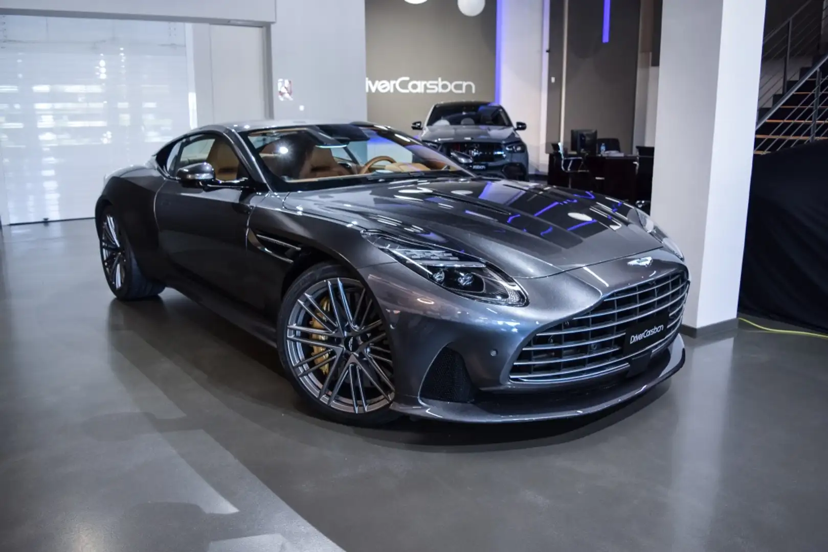 Aston Martin DB12 4.0 V8 Plateado - 2