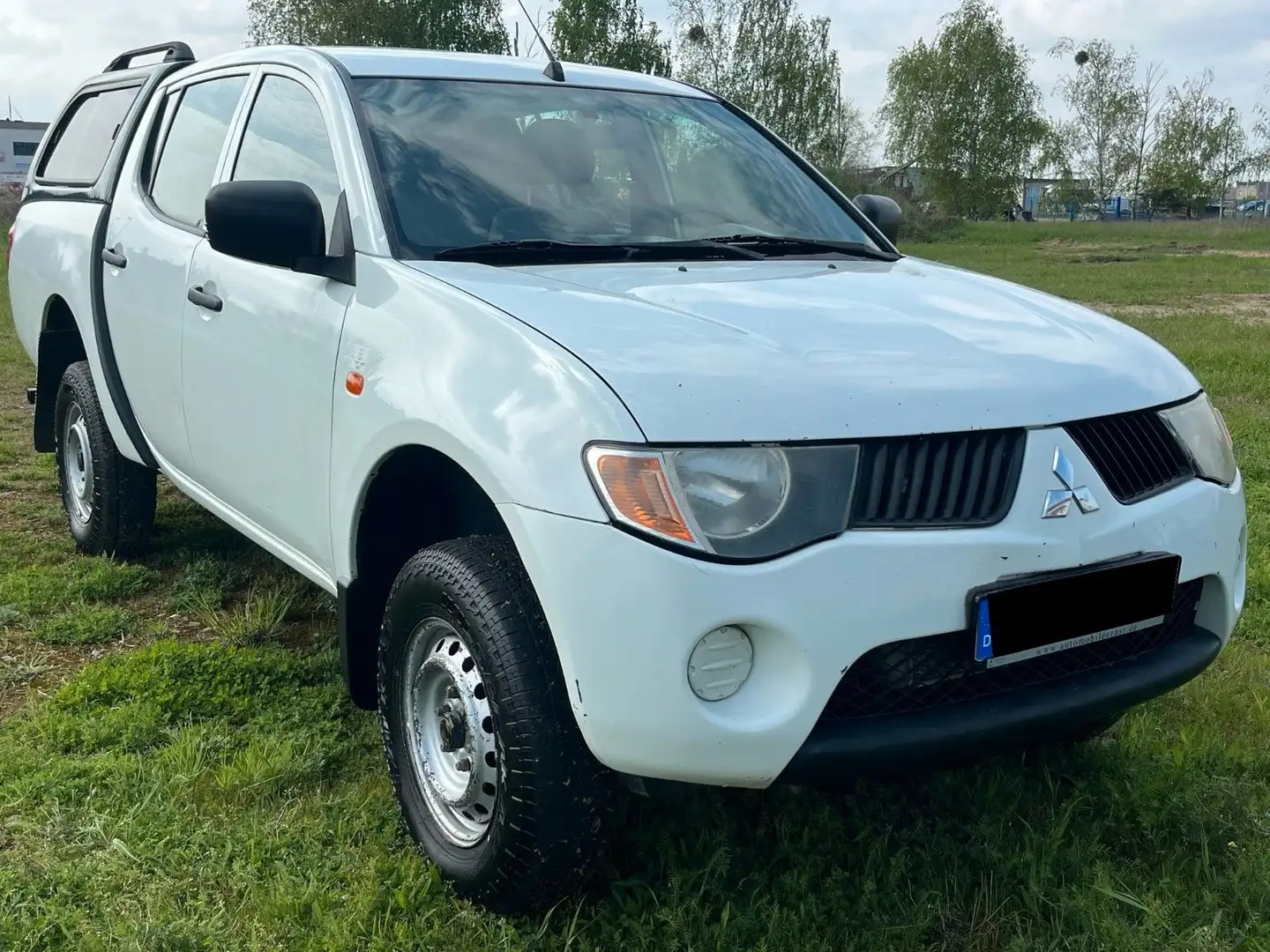 Mitsubishi L200 Invite Doppelkabine 4WD Білий - 2