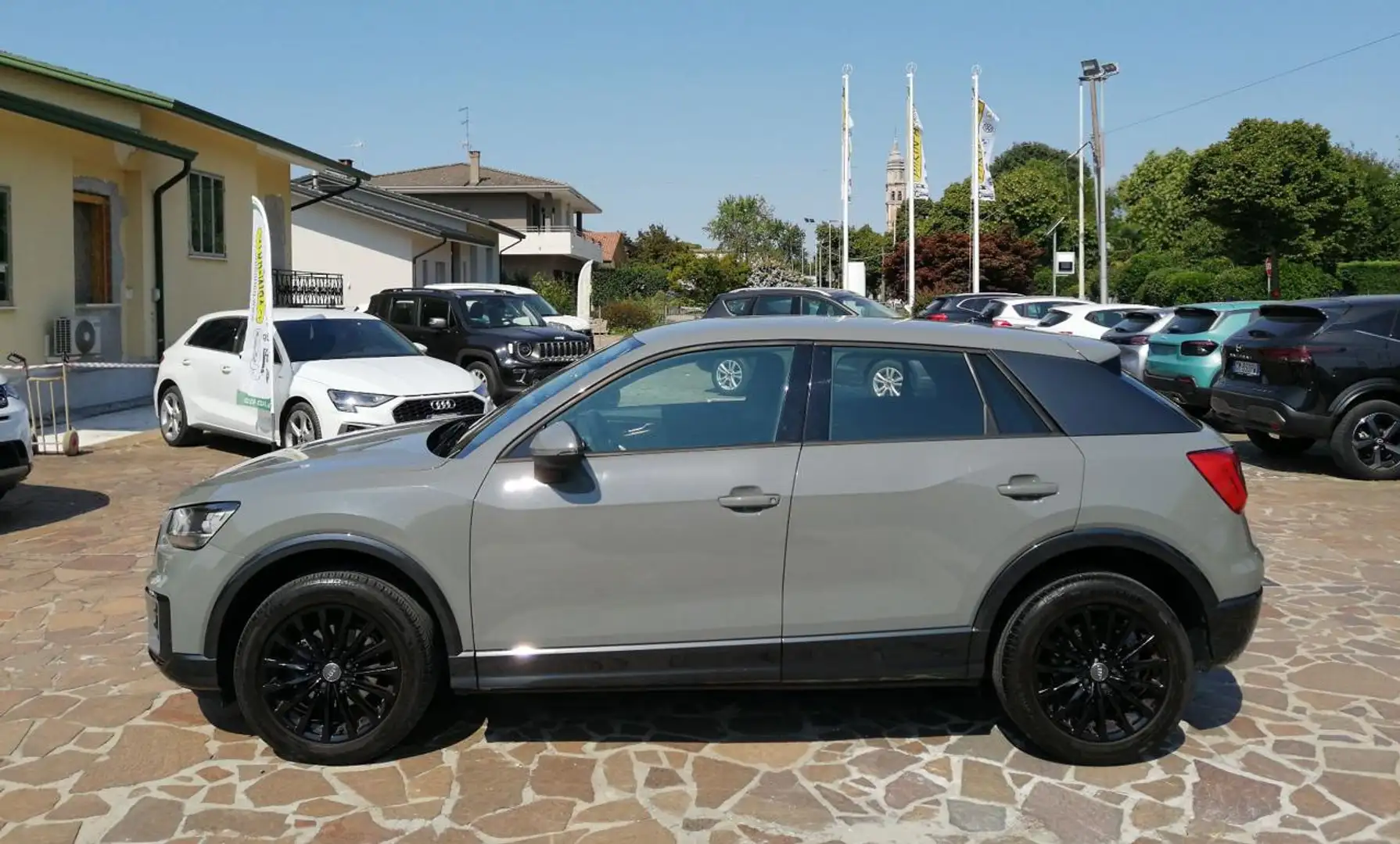 Audi Q2 30 TDI S tronic Business Design Grigio - 2