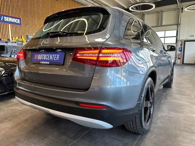 Mercedes-Benz GLC view 2