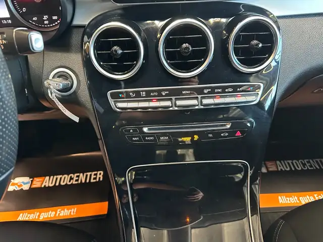 Mercedes-Benz GLC view 11