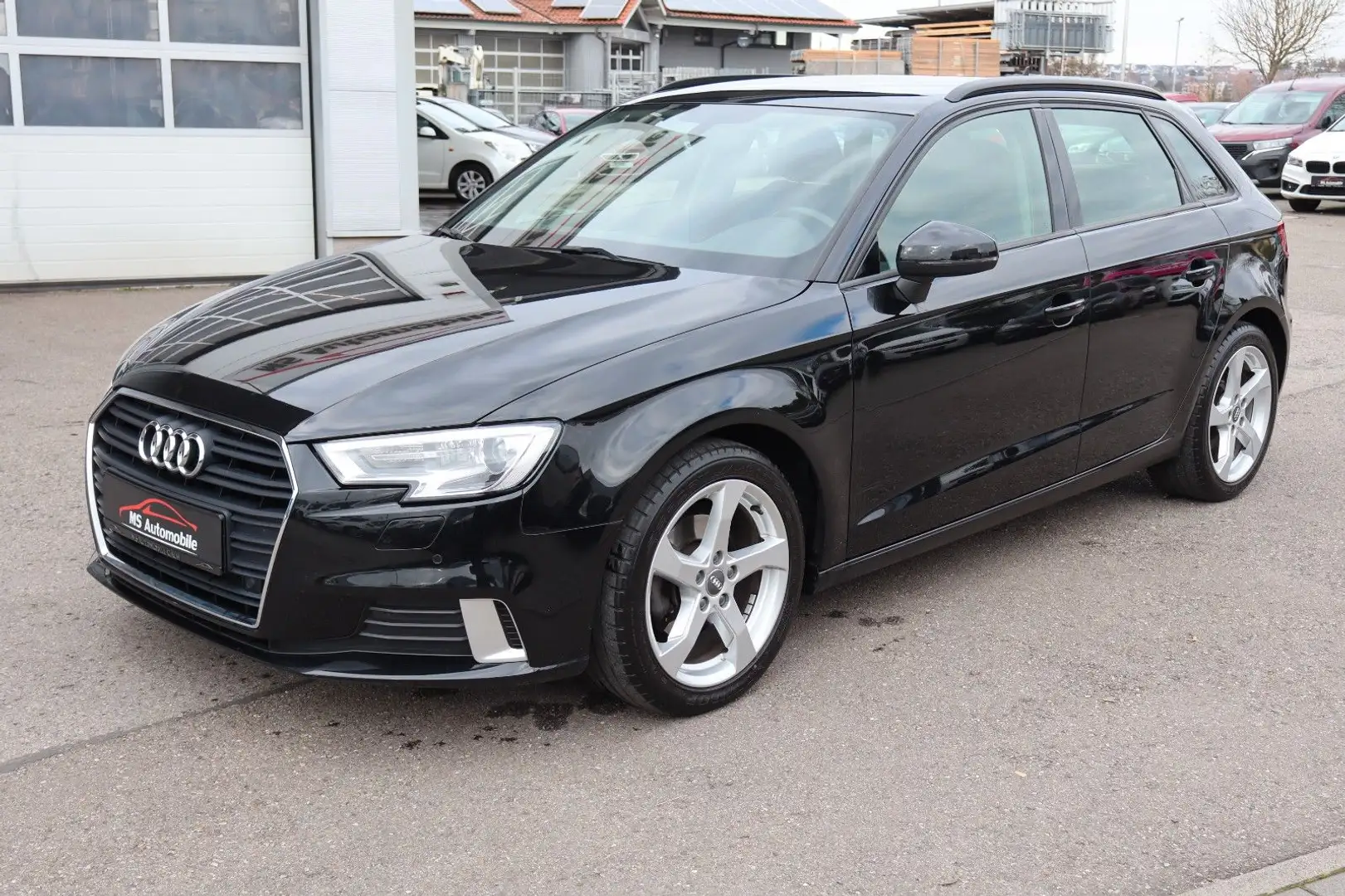 Audi A3 1.0 TFSI Sportback S tronic sport Navi_Xenon Schwarz - 1