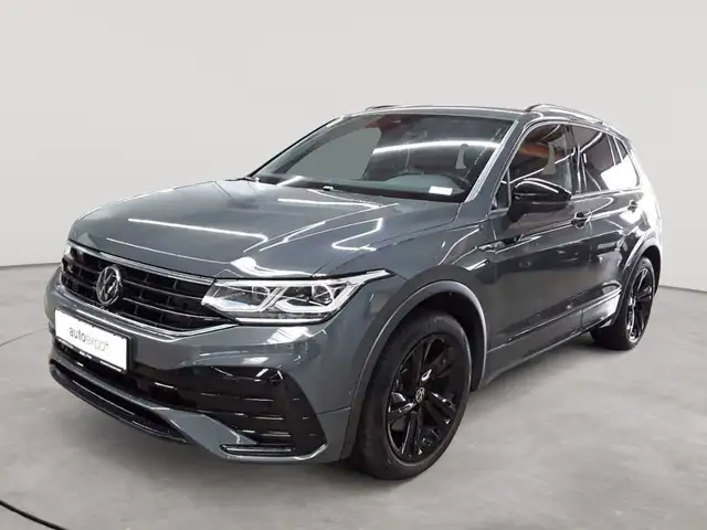 Volkswagen Tiguan view 2