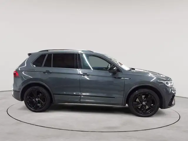 Volkswagen Tiguan view 3