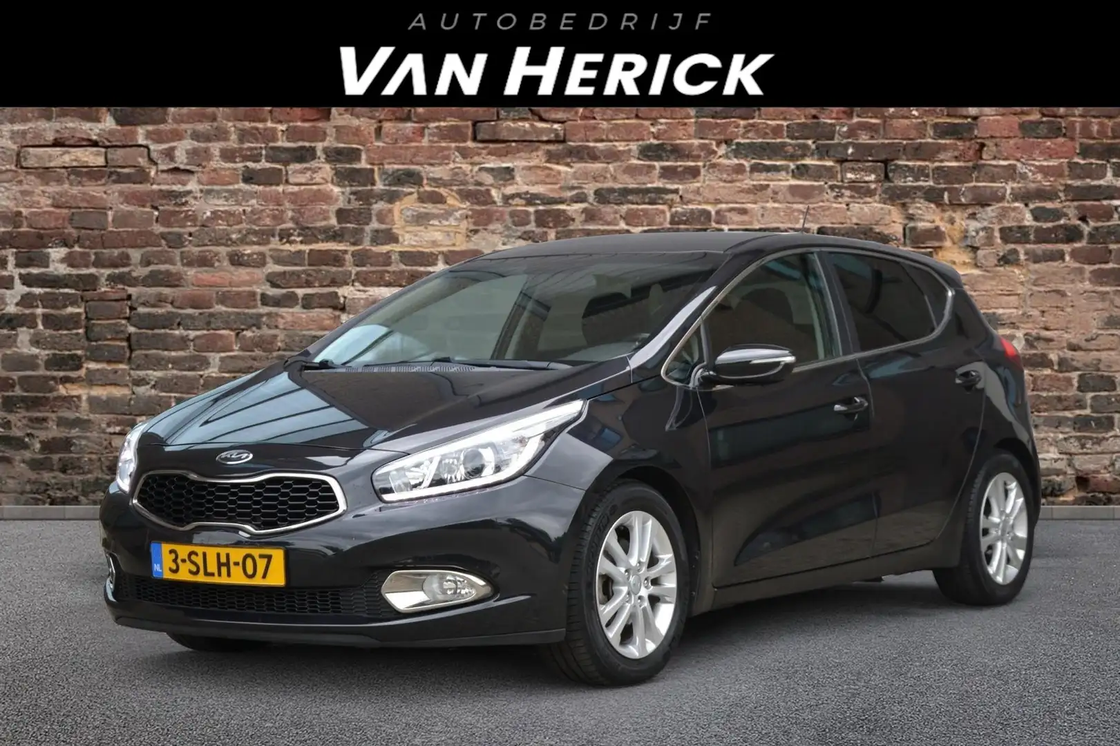Kia Ceed / cee'd 1.6 GDI Business Pack | Cruise | Trekhaak | Camera Zwart - 1