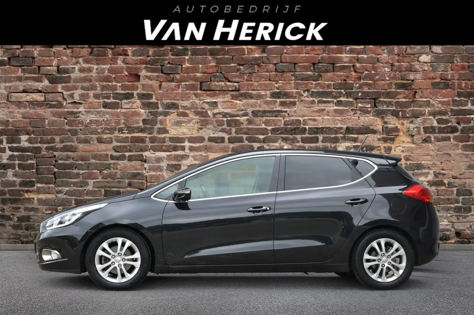 Kia Ceed / cee'd 1.6 GDI Business Pack | Cruise | Trekhaak | Camera Zwart - 2
