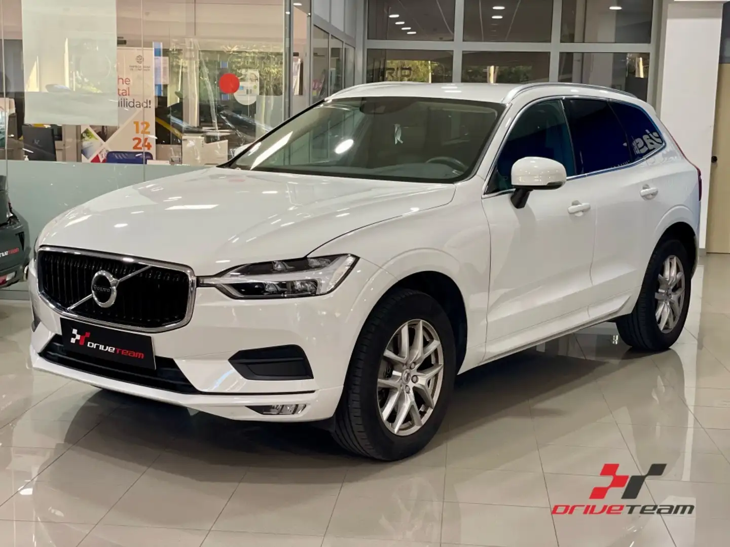 Volvo XC60 B4 Momentum AWD Aut. Blanco - 1