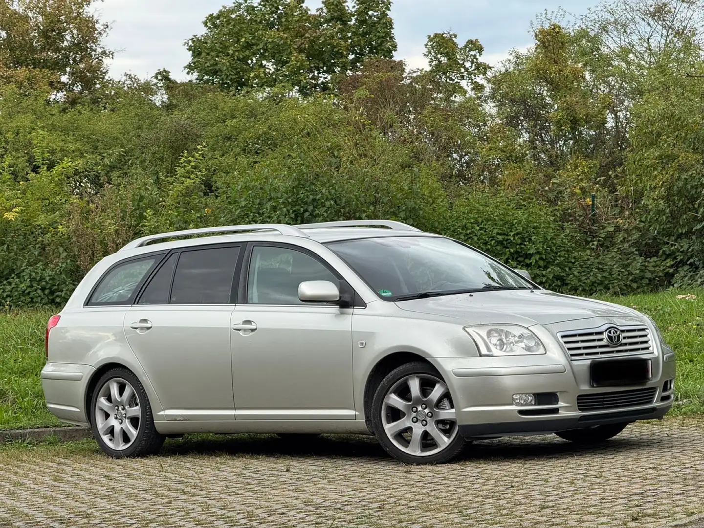 Toyota Avensis 2.4 VVT-i Combi Executive guter Zustand Tüv Neu Grau - 1