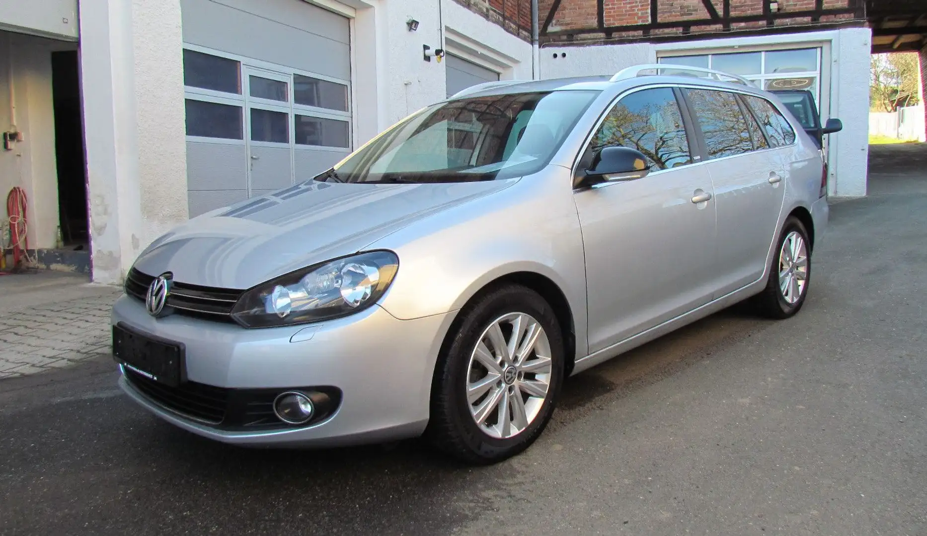 Volkswagen Golf 1.6 TDI **Style Variant** Silber - 2