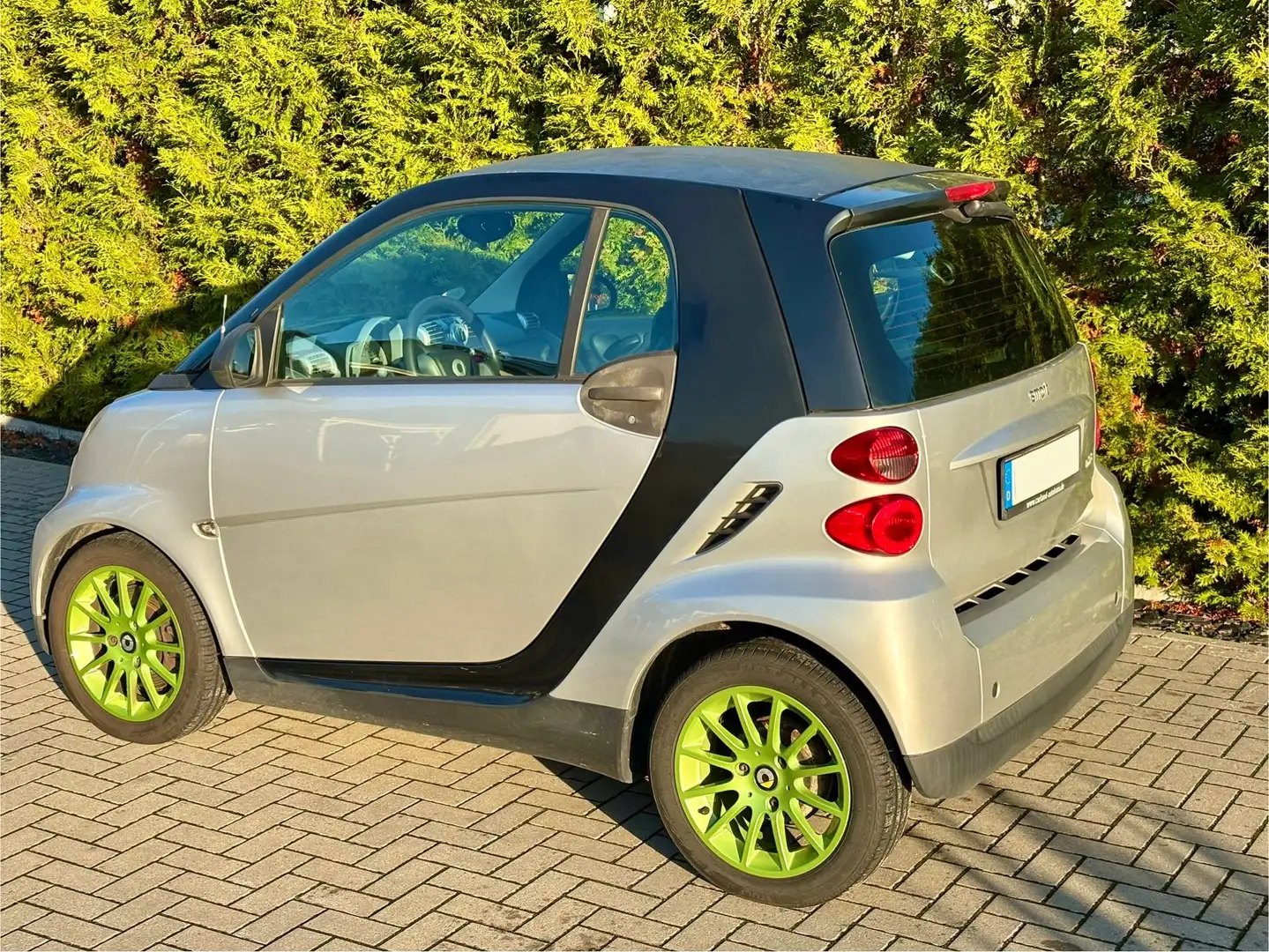 smart forTwo smart fortwo coupe micro hybrid drive Silber - 1