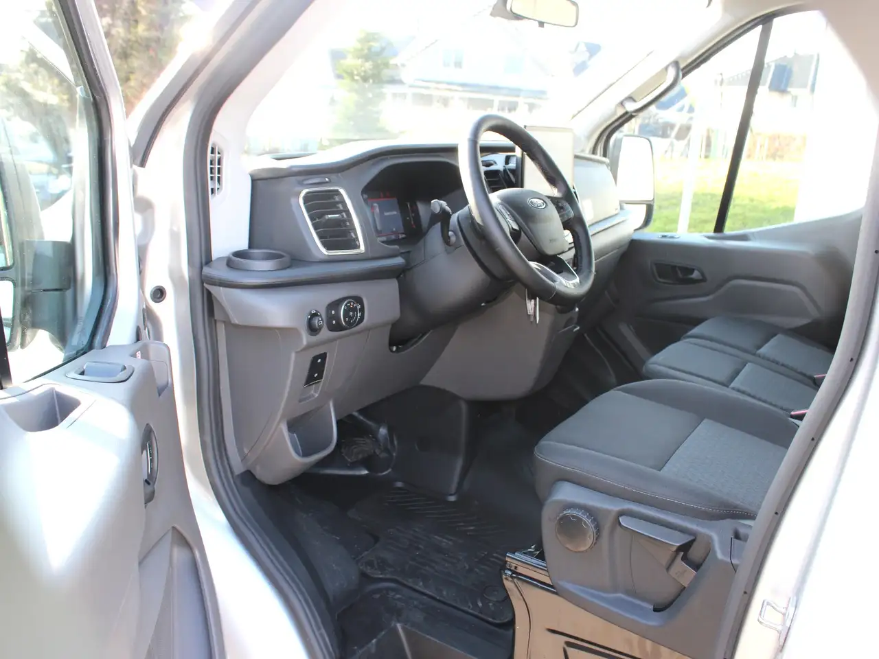 Ford Transit 350 L3 Trend -Rollstuhlfahrzeug- 3