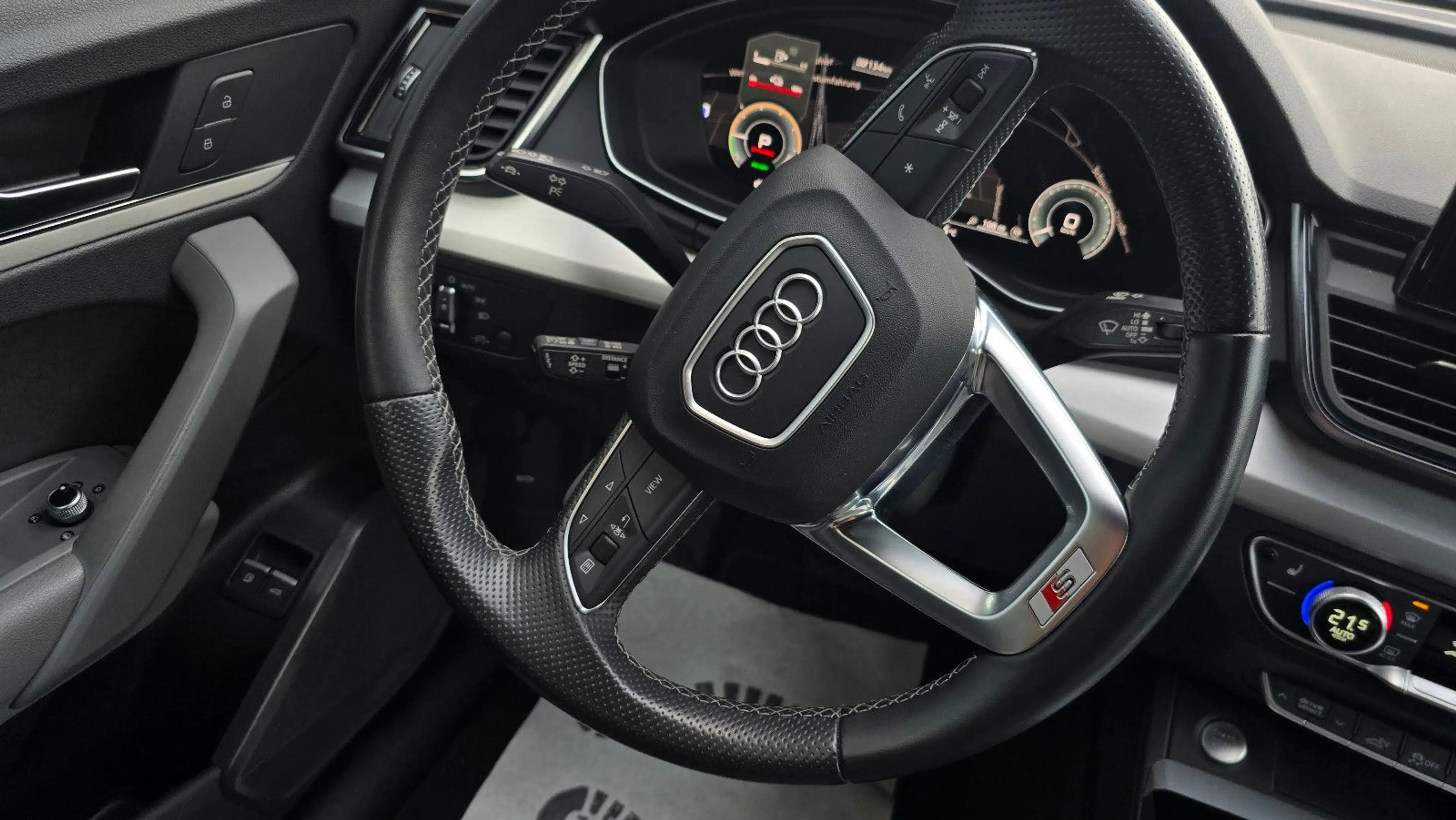 Audi Q5 50 TFSI e S tronic quatt 3 x S line Sportback — photo 12