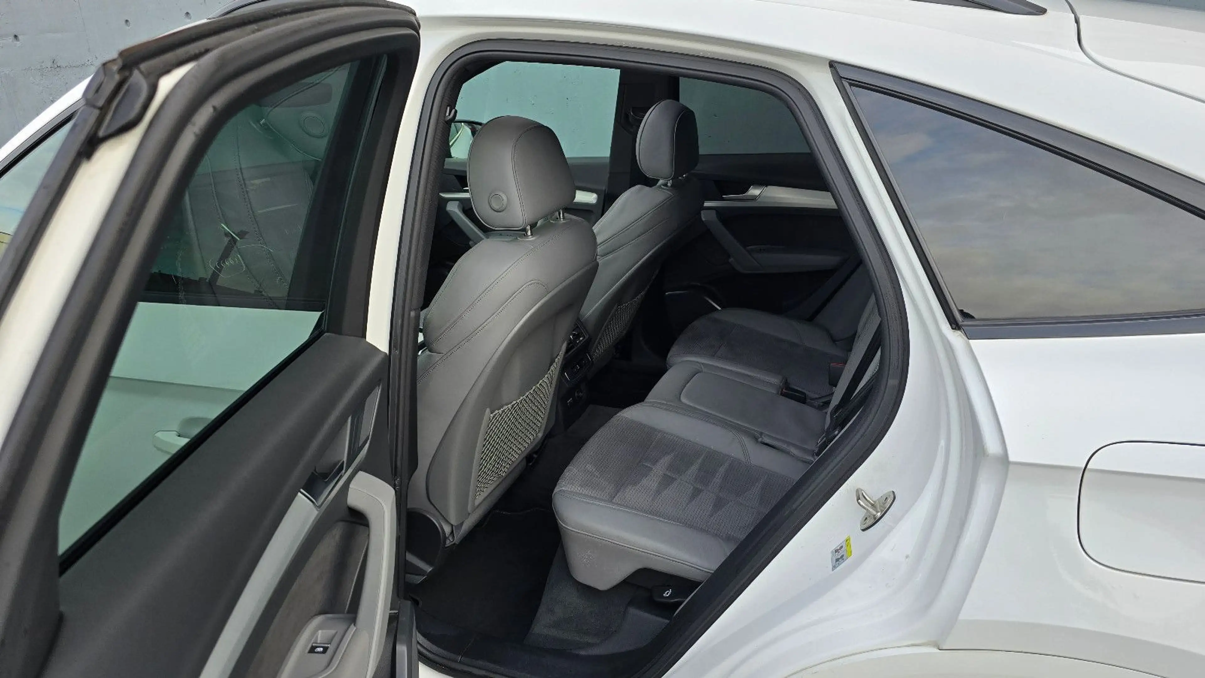 Audi Q5 50 TFSI e S tronic quatt 3 x S line Sportback — photo 9