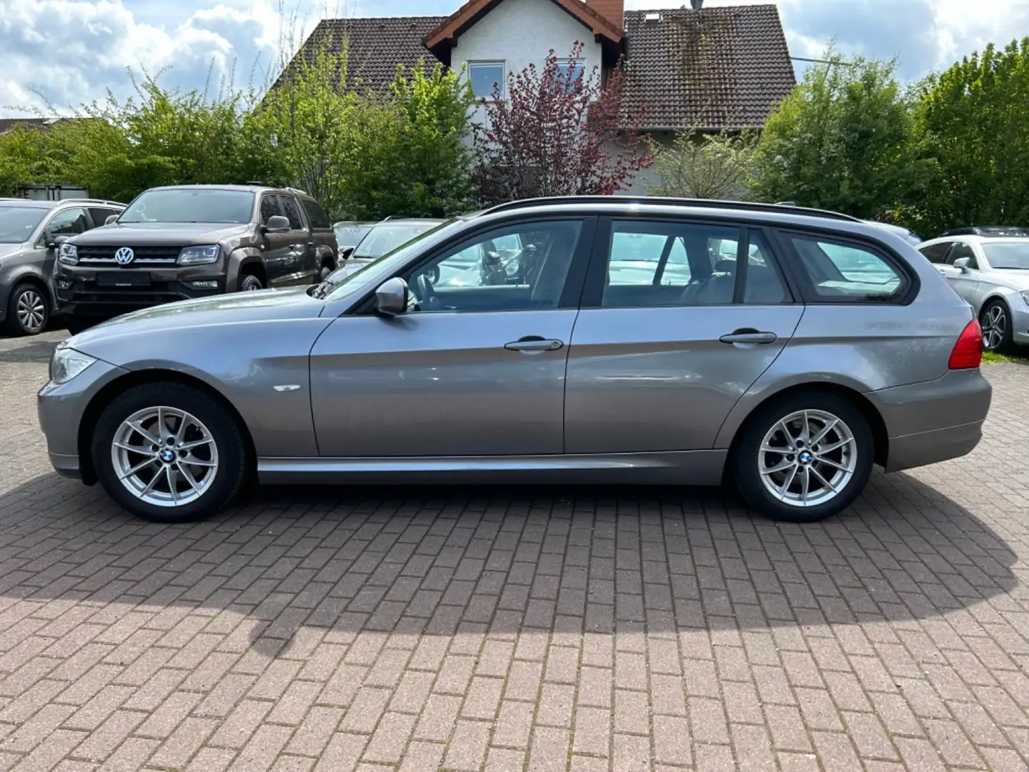 BMW 316 d Touring *Klimaauto*SHZ*PDC* siva - 2