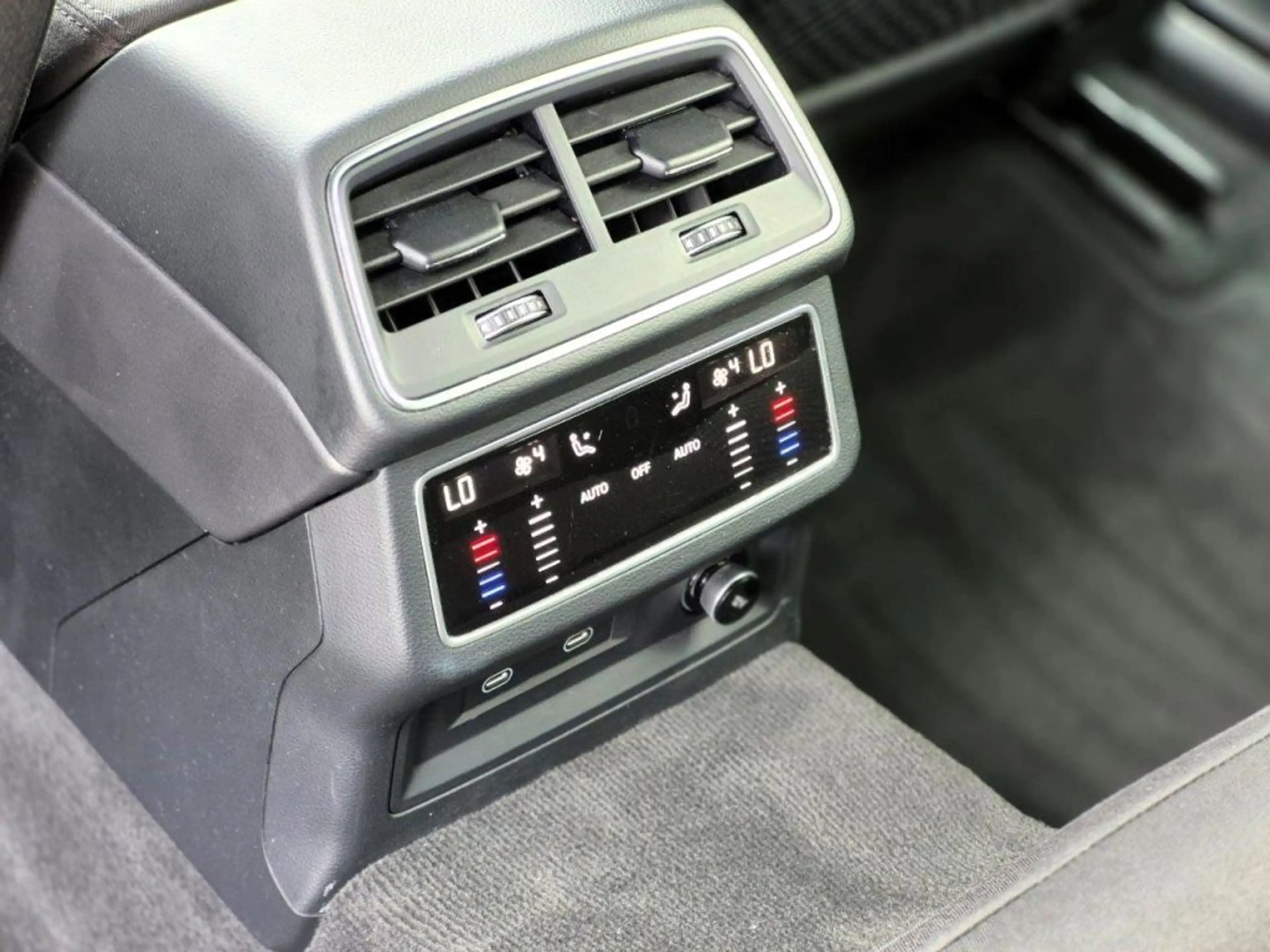 Audi A6 Avant 40 TDI quattro S tronic — photo 2