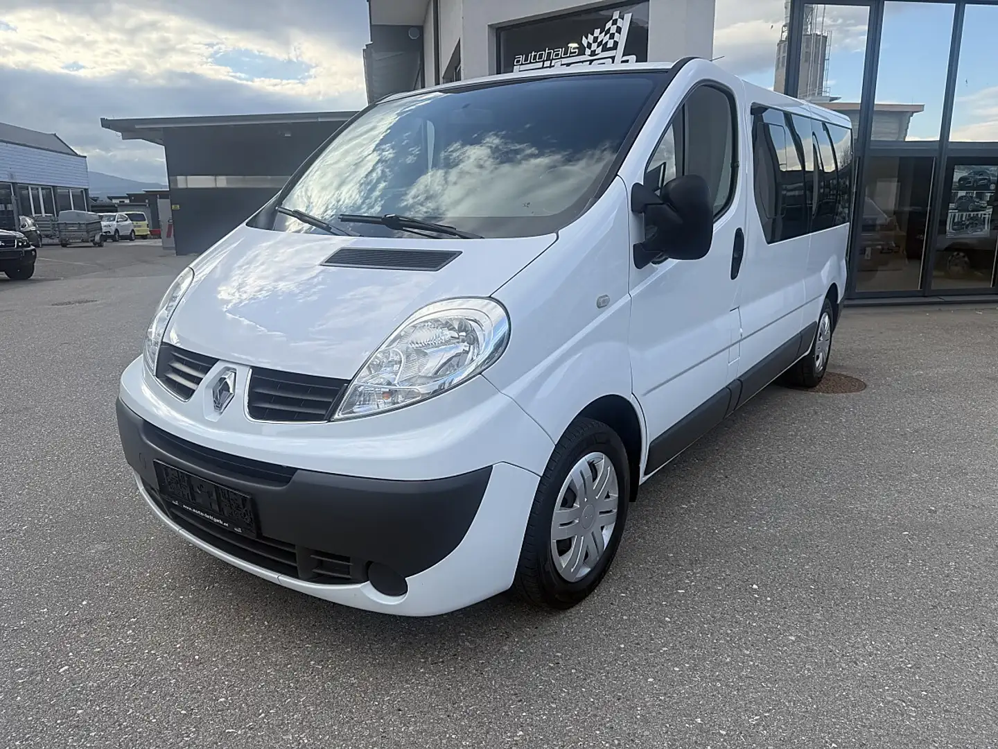 Renault Trafic Pass. Expr. L2H1 2,9t 2,0 dCi 9Sitze Weiß - 2