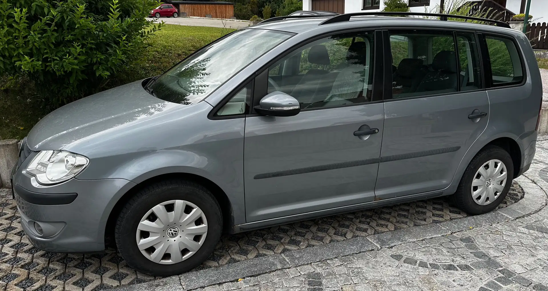 Volkswagen Touran Touran Trendline 1,6 BMT TDI DPF Trendline Grau - 1