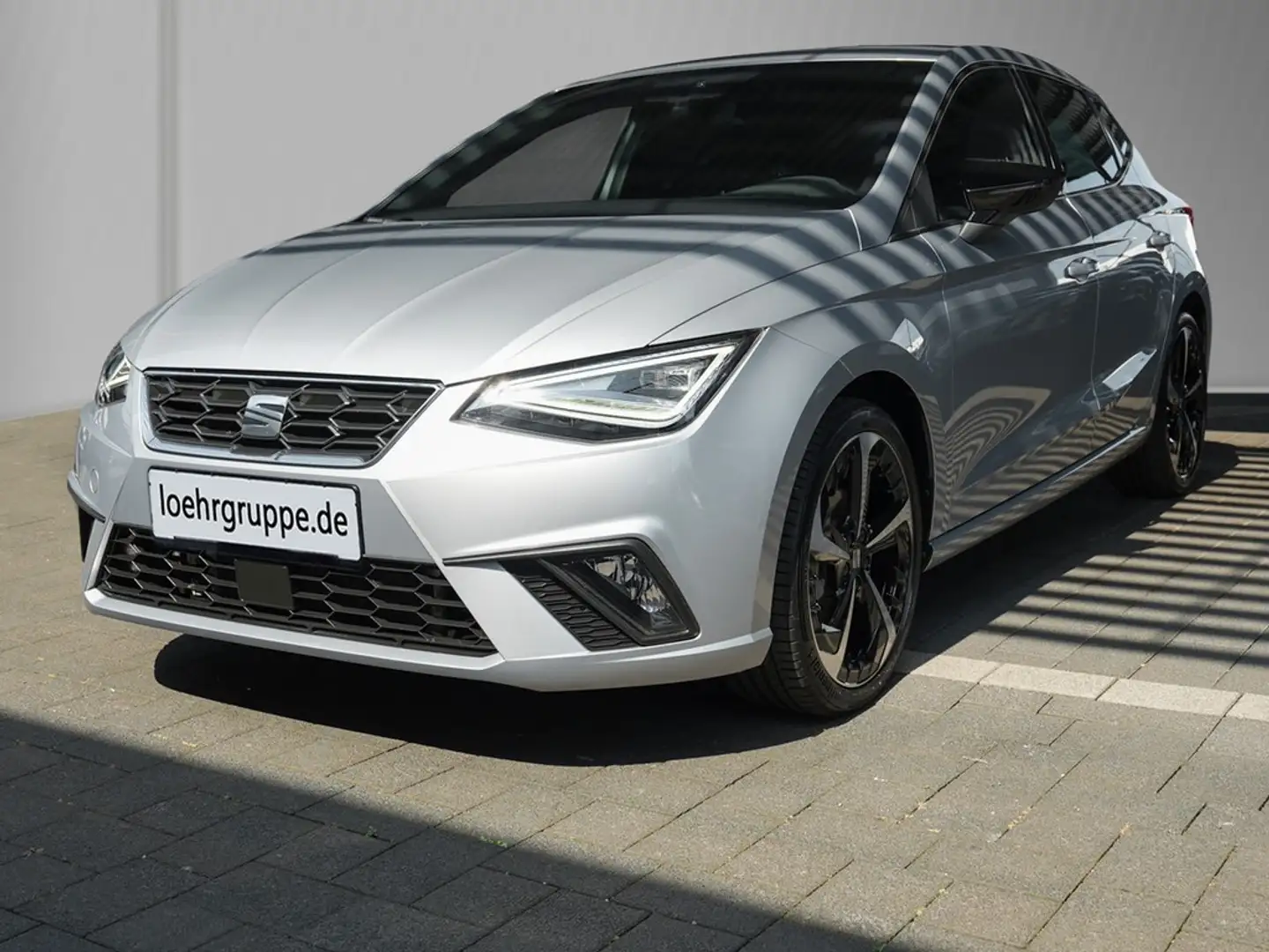 SEAT Ibiza 1.0 TSI FR Navi/LED/SHZ Silber - 2