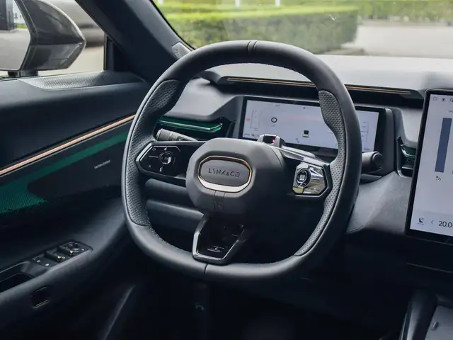 Lynk & Co 08 view 10