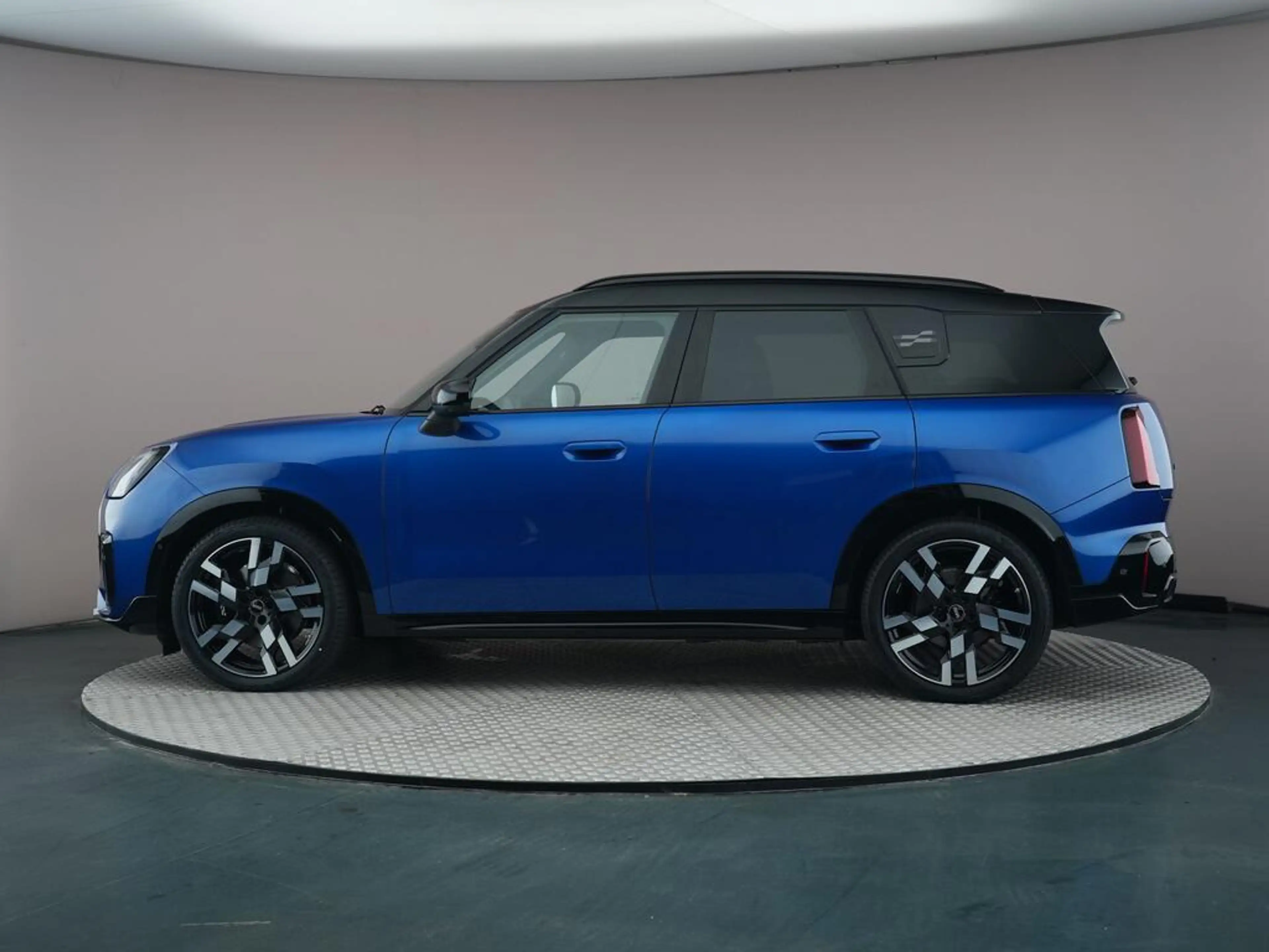 MINI John Cooper Works Countryman E XL 66.5 kWh — photo 7