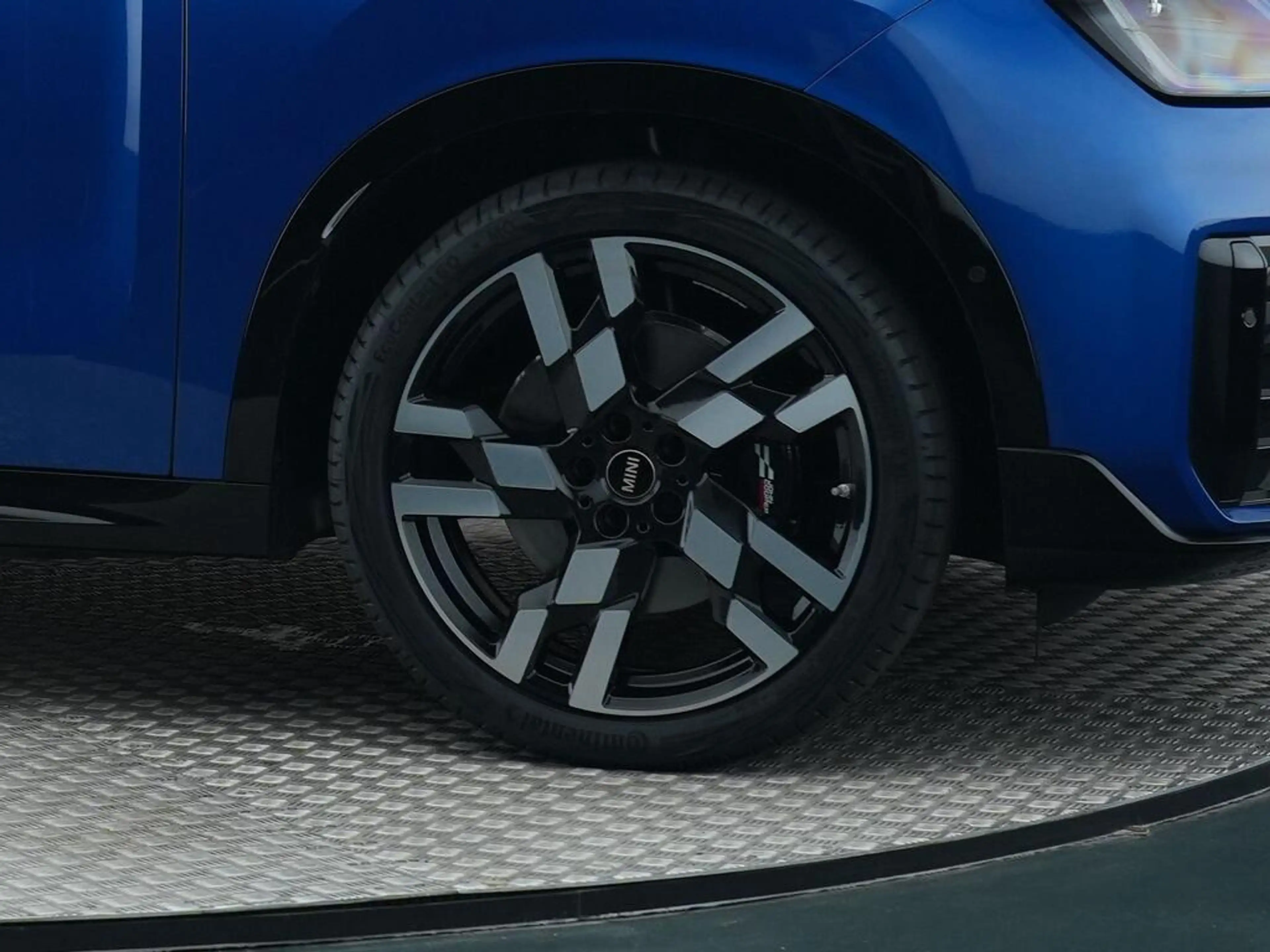 MINI John Cooper Works Countryman E XL 66.5 kWh — photo 15