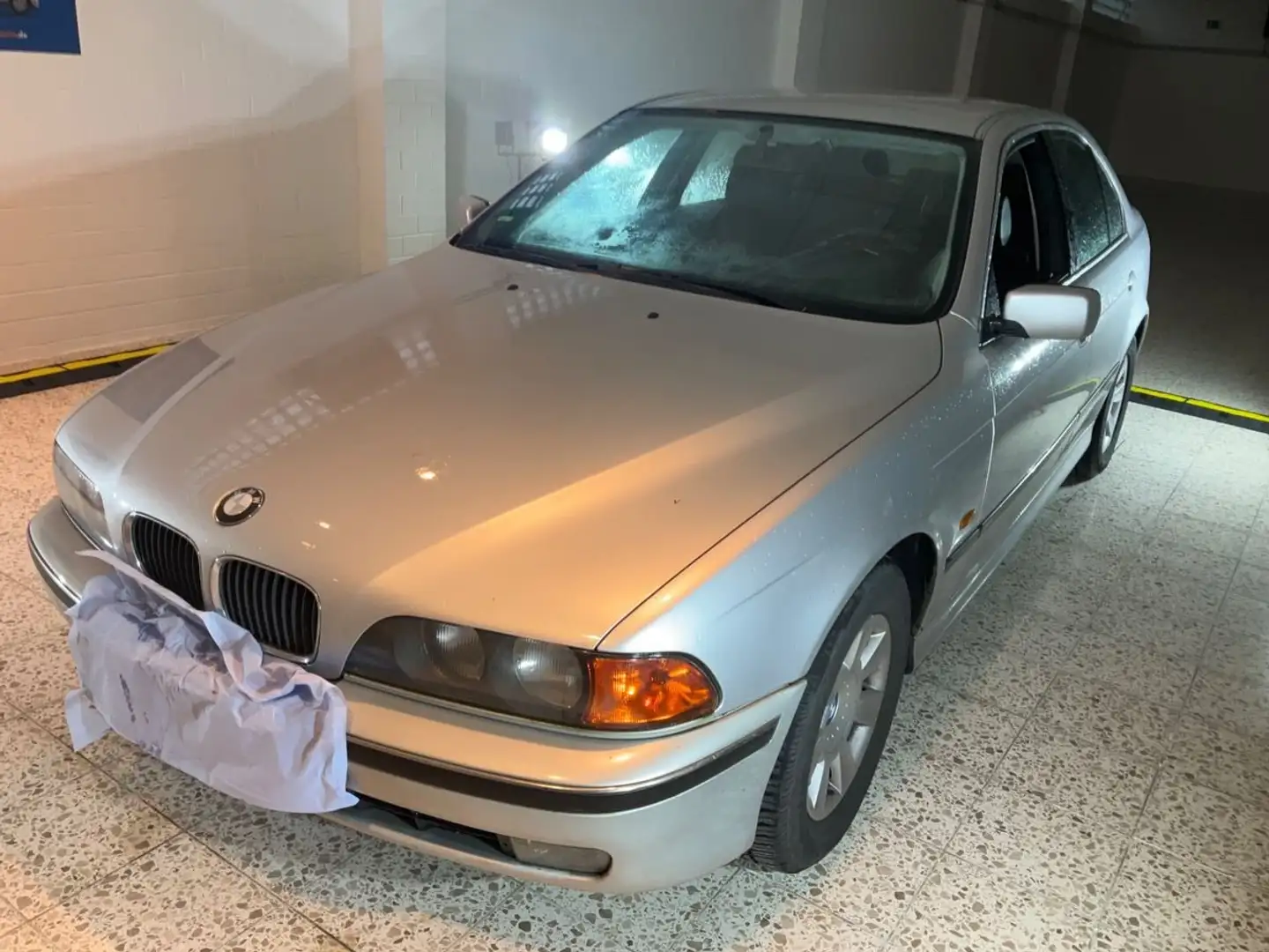 BMW 523 5er 523i E39 Automatik/Klima/Leder/LM/TÜV 08-26 Silver - 1